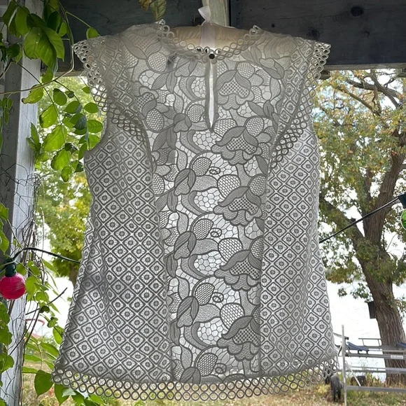 Sleeveless ruffle mixed lace top - Picture 3 of 5